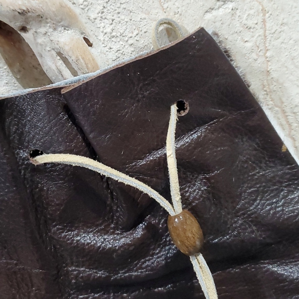 NWOT Brown and White Leather Hair On Hide Medicine Bag Bead Detail Mohawk Native - Picture 5 of 8
